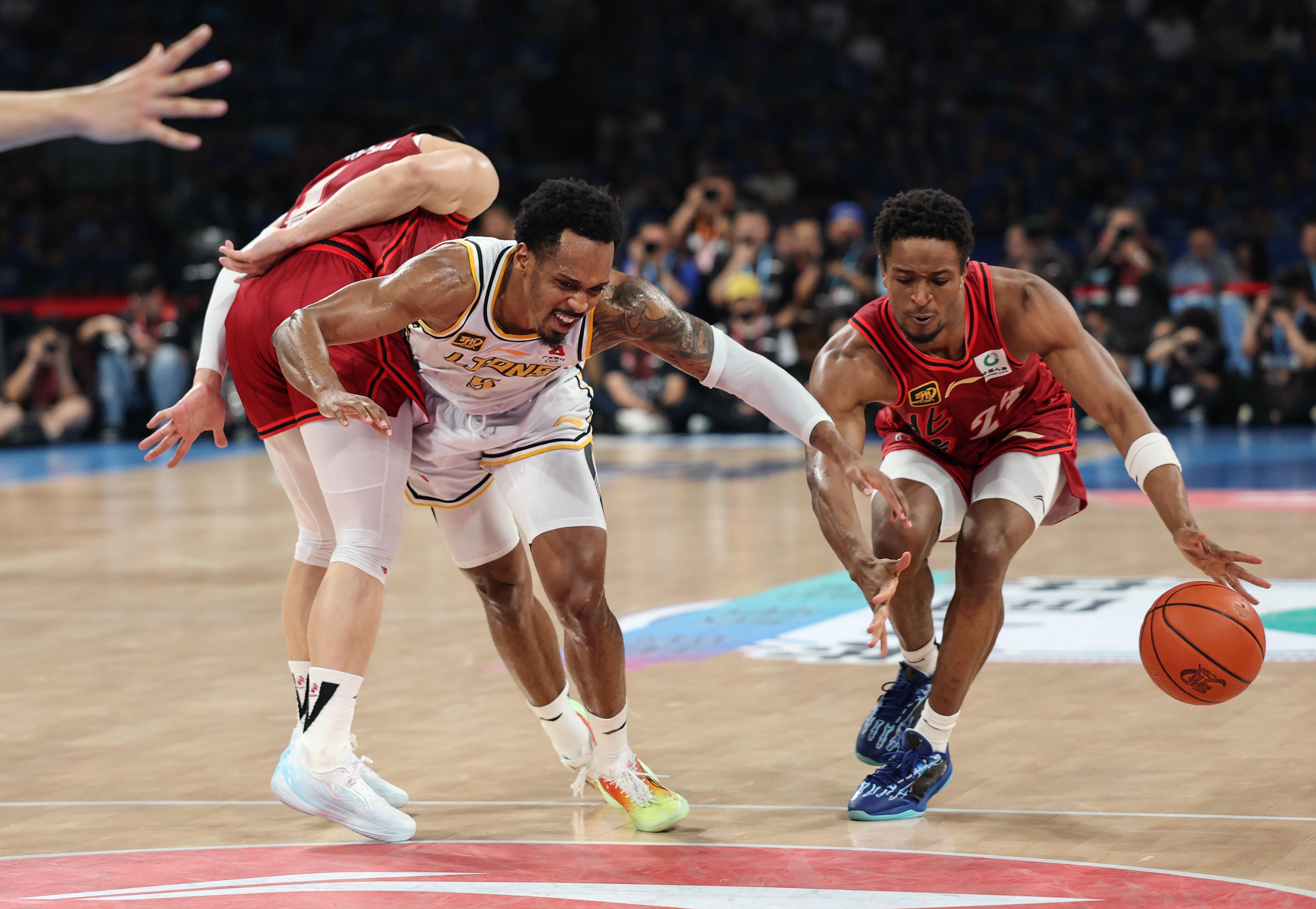 九游体育app-中超赛程吃紧，犹他爵士冲刺阶段门线救险，媒体盛赞，训练强度明显提升-九游体育app